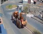 Patrol perde freio, atropela pedestre e atinge prédio em Piumhi