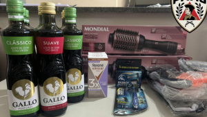 Dupla &eacute; detida ap&oacute;s furtar mais de R$&nbsp;1mil em produtos de supermercado em Par&aacute; de Minas