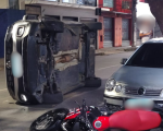 Divinópolis: Câmera flagra acidente entre carros na av. Paraná com rua Campo Florido
