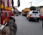 Mulher morre após colisão entre moto e ônibus em Arcos