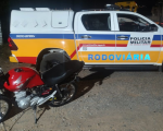 Adolescente fica ferido em acidente e é detido por conduzir moto clonada em Pitangui