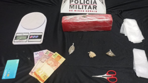 Dupla &eacute; detida com drogas em Par&aacute; de Minas