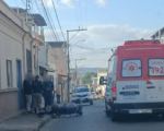 Formiga: Motociclista passa mal e bate em carro
