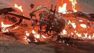 Motorista incendeia motocicleta ap&oacute;s colis&atilde;o em Lagoa da Prata