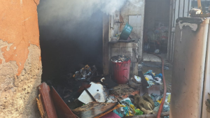 Formiga: Inc&ecirc;ndio em cozinha com fog&atilde;o a lenha mobiliza Bombeiros