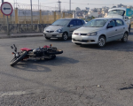 Colisão entre moto e carro na MG-050 deixa motociclista ferida em Divinópolis