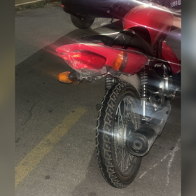 Motociclista foge da Guarda Municipal, colide com viatura e acaba preso em Nova Serrana