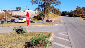 Batida entre motos deixa duas mulheres feridas na estrada de Cajuru
