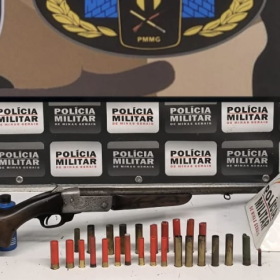 Carmo do Cajuru: Homem é preso após exibir arma nas redes sociais