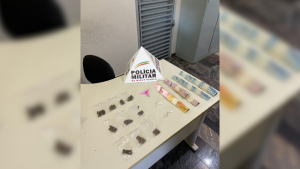 Taxista &eacute; preso transportando drogas em Itapecerica