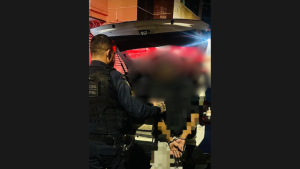 Homem b&ecirc;bado causa acidente de moto e &eacute; preso ap&oacute;s amea&ccedil;ar guardas em Nova Serrana