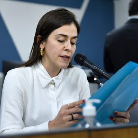 Justiça cobra explicações do governo após ação da deputada Lohanna contra suspensão de projetos culturais em Minas