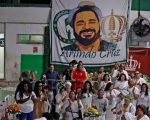 Velório de Arlindo Cruz no Império Serrano em formato de gurufim