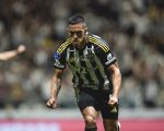 Atlético joga mal, vira na raça e leva vantagem para o jogo de volta das oitavas da Sula.
