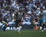 Atlético pressiona de novo e de novo perde para o Grêmio no Brasileirão.