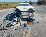 Acidente entre caminhão e Fiat Toro deixa dois feridos na BR-354, em Arcos