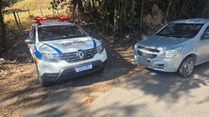 Pol&iacute;cia recupera ve&iacute;culo furtado em Carm&oacute;polis de Minas