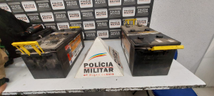 Homem &eacute; preso ap&oacute;s furtar baterias de carreta em Divin&oacute;polis