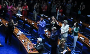Senado aprova projeto contra adultiza&ccedil;&atilde;o de crian&ccedil;as na internet