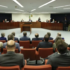 Julgamento que envolve Jair Bolsonaro ganha sessão extra
