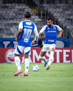 Cruzeiro vence São Paulo com gol de falta no Mineirão