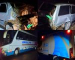 Batida entre carros, ônibus e ambulância deixa feridos na BR-262, em Nova Serrana