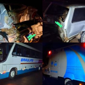 Batida entre carros, &ocirc;nibus e ambul&acirc;ncia deixa feridos na BR-262, em Nova Serrana