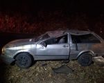 Carro capota ao tentar desviar de cavalo em Divinópolis; casal fica ferido