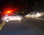 Batida entre dois carros deixa feridos na MG-050, em Pedra do Indaiá
