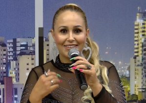 Divinopolitana Lydia Azevedo lan&ccedil;a nova m&uacute;sica nessa quinta-feira