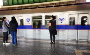 Governo de Minas orienta cidad&atilde;os nas esta&ccedil;&otilde;es de metr&ocirc; sobre emiss&atilde;o da Carteira de Identidade Nacional