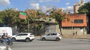 Morador em situa&ccedil;&atilde;o de rua &eacute; morto a pauladas na av. do Contorno, em BH; suspeito &eacute; preso