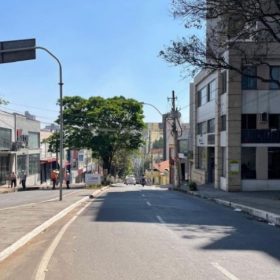 Nova fase das obras na av. JK, em Divinópolis, interdita sentido bairro; veja trecho