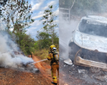 Carro pega fogo na zona rural de Formiga