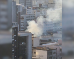 Incêndio atinge lote vago no Centro de Divinópolis e ameaça imóveis próximos