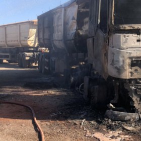 Incêndio destrói cabine de carreta na BR-262, em Pará de Minas