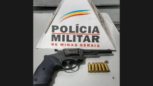 PM apreende menor por porte ilegal de arma de fogo em Ita&uacute;na