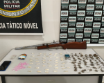 Homem é preso e adolescente apreendido por tráfico de drogas e posse de arma em Nova Serrana