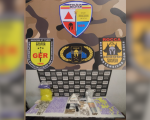 Homem tenta subornar policiais e é preso com drogas, armas e munições em Divinópolis