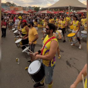Pré-Carnaval de Divinópolis é sucesso de público mesmo com chuva