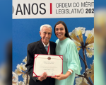 Ex-prefeito Aristides Salgado recebe Ordem do Mérito Legislativo por indicação da deputada Lohanna