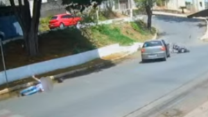 Oliveira: Acidente entre moto e carro deixa motociclista ferido