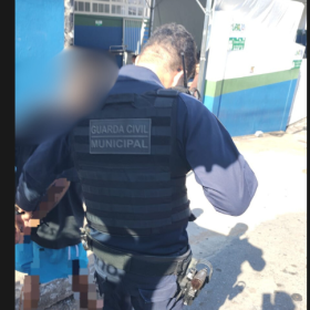 Foragido da Justi&ccedil;a tenta se esconder em guarda-roupa, mas acaba preso