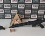 Divinópolis: PM apreende fuzil e pistola em estacionamento no Centro