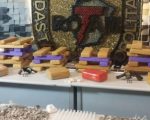 Polícia apreende mais de 50 barras de maconha e armas de fogo em operação contra o tráfico na Grande BH