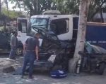 Caminhão desgovernado atinge veículos em feira e deixa duas pessoas mortas na Grande BH