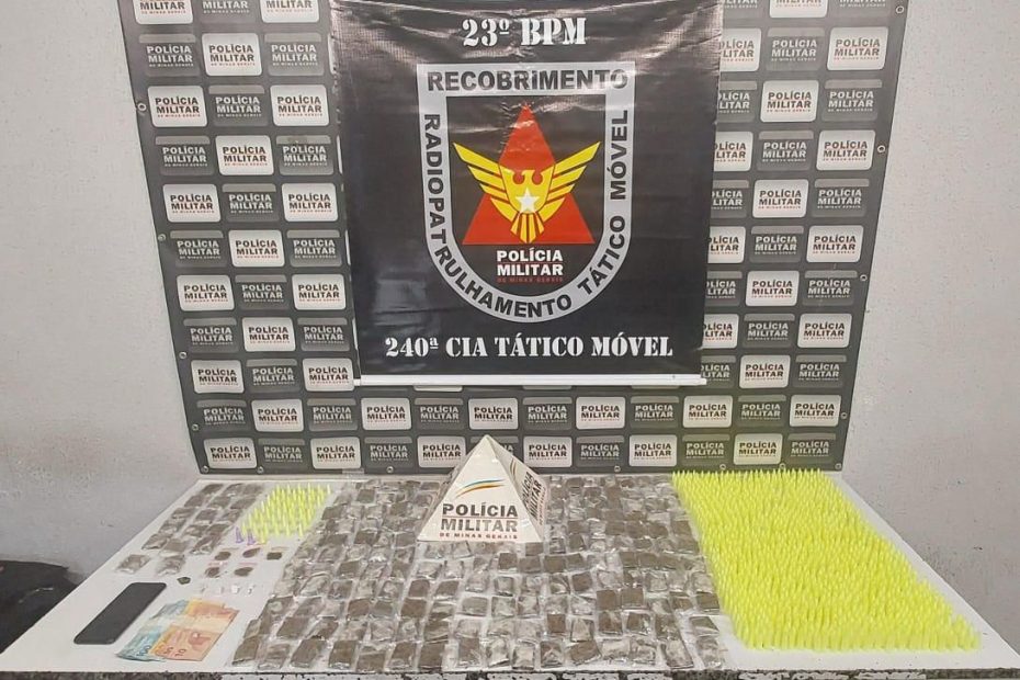 Homem que fazia 'delivery' de drogas em Divinópolis é preso com mais de mil pinos de cocaína