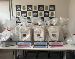 Pol&iacute;cia apreende mais de 300 barras de maconha em Contagem