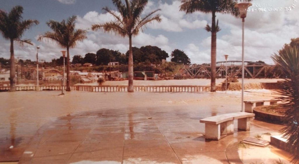 chuvas-em-divinopolis-enchente-1985