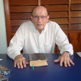 “Noites da Palavra de Deus” celebra 25 anos com homenagem ao Monsenhor Ordones em Divinópolis